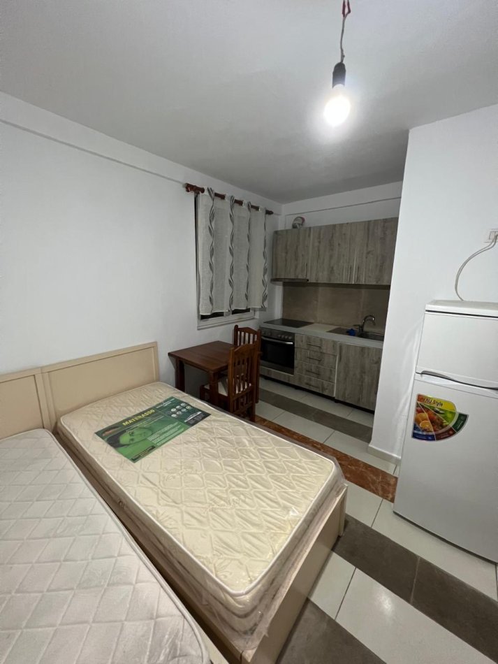 Tirane, jap me qera vetem 1 dhome 1+1 Kati 1, 45 m² 300 € (Selaudin zorba)