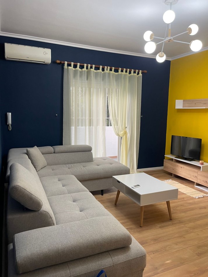 Tirane, jepet me qera apartament 1+1 Kati 1, 75 m² 450 € (Ferit xhejko)