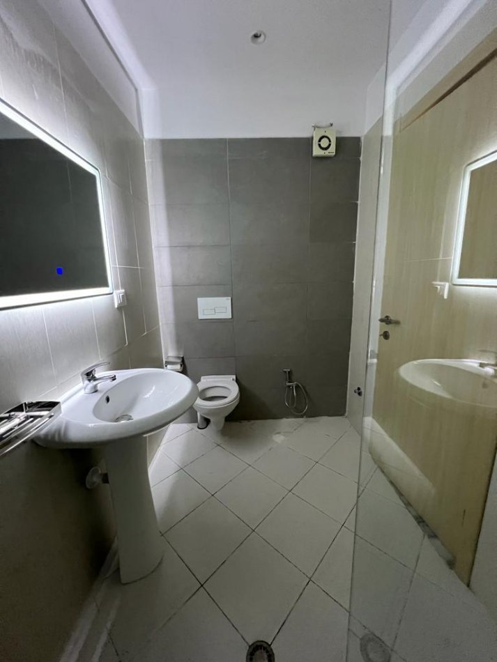 Tirane, shitet apartament 1+1+Ballkon, Kati 10, 65 m² 89,000 € (Rruga Teodor Keko)