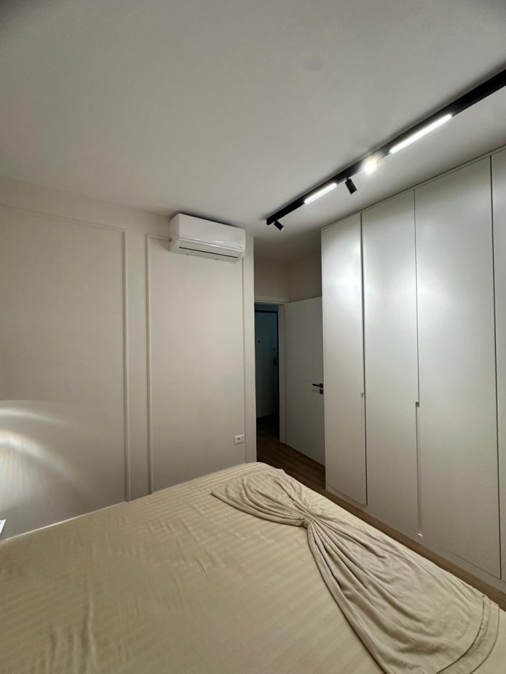 Tirane, jepet me qera apartament 2+1+Ballkon Kati 7, 100 m² 1.000 € (Porcelan)