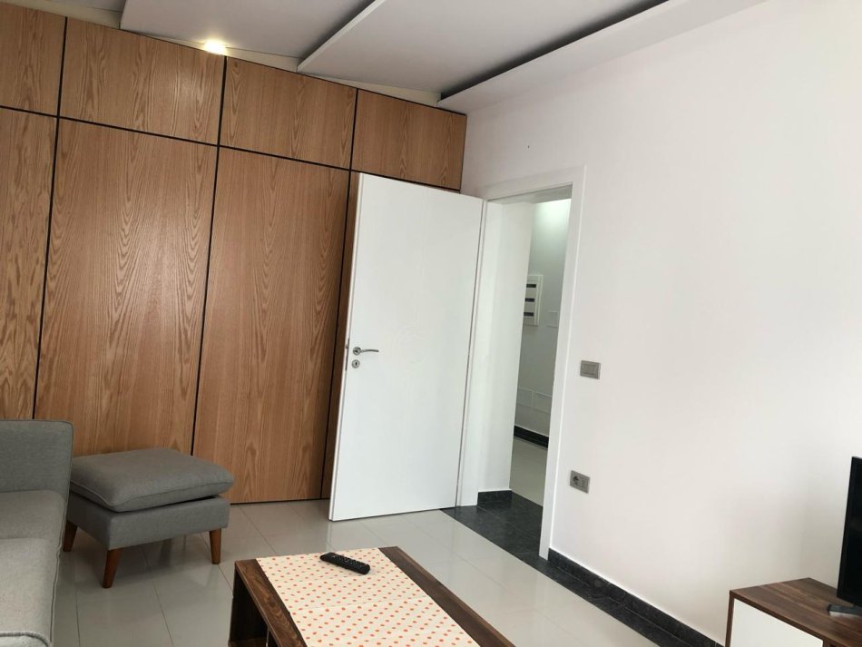 Tirane, jepet me qera apartament 2+1+Ballkon Kati 2, 65 m² 500 € (Ruga Bardhyl, Brryl)