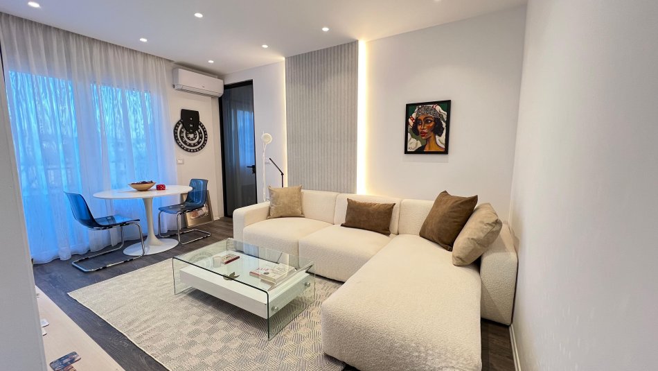 Tirane, jepet me qera apartament 1+1 , 61 m² 650 € (Zogu i zi)