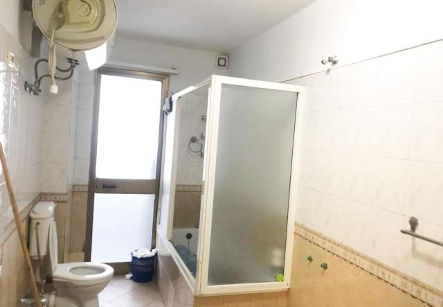 Tirane, jepet me qera ambjent biznesi 150 m² 900 Euro