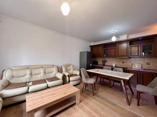 Tirane, jepet me qera apartament 2+1 Kati 1, 100 m² 350 Euro (Bulevardi Zogu i pare)