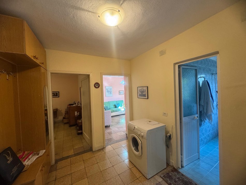 Shqiperi, jepet me qera apartament 3+1+Ballkon Kati 2, 85 m² 550 € (Rruga e Elbasanit | Ambasada Amerikane)