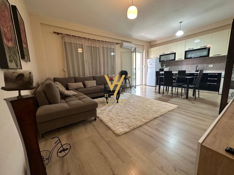 Tirane, jepet me qera apartament 2+1+Ballkon Kati 2, 106 m² 650 € (LIQENI I THATE)