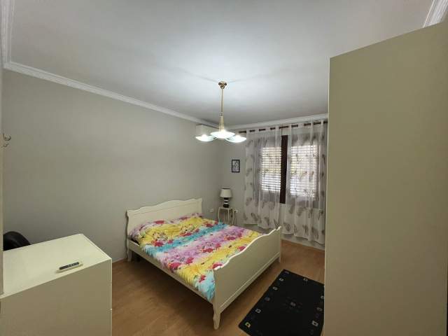 Tirane, jepet me qera apartament 3+1+BLK Kati 1, 150 m² 700 Euro (21 Dhjetori)