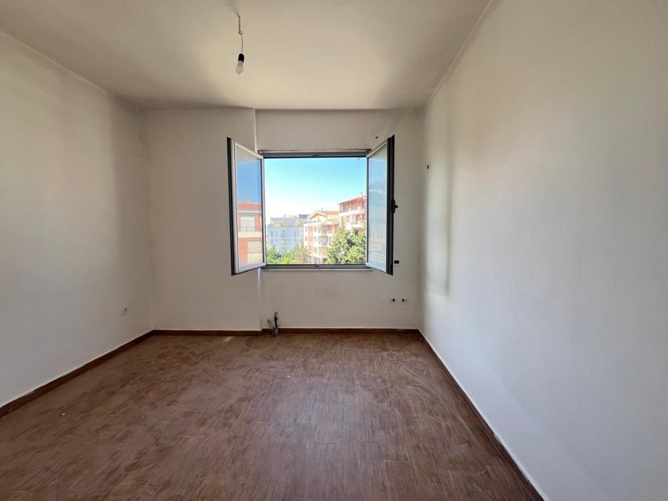 Tirane, shes apartament 3+1+Aneks+Ballkon Kati 4, 119 m² (Fresk, restorant Qesaraka)