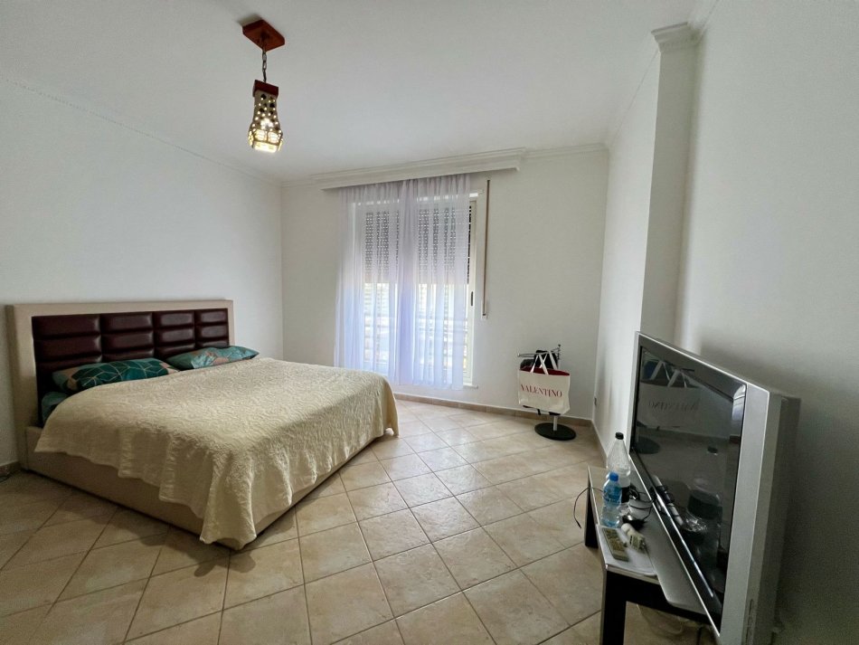 Tirane, jepet me qera apartament 2+1+A+BLK Kati 10, 130 m² 750 Euro (Rruga e Barrikadave)