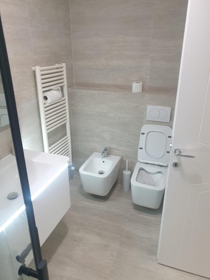 Tirane, jepet me qera apartament 2+1+Aneks+Ballkon Kati 2, 116 m² 700 € (Mozaiku i tiranes , 21 dhjetori, zogu i zi , rruga e kavajes)