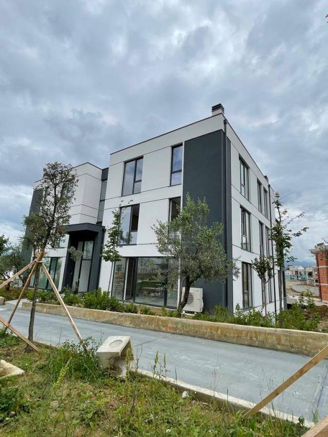 Tirane, shitet 141 m² 299.000 Euro