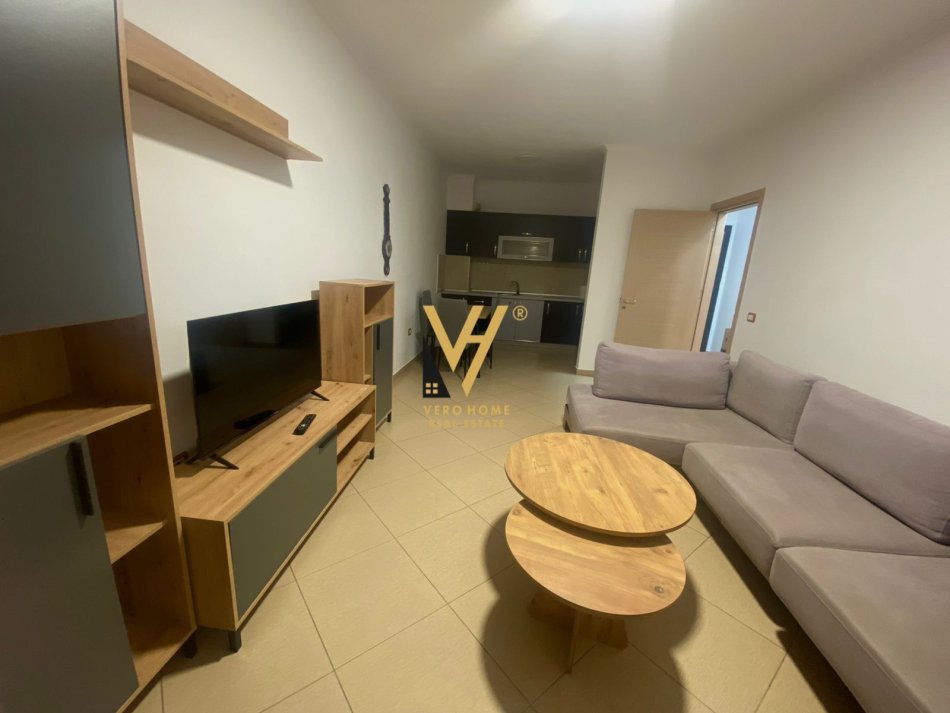 Tirane, jepet me qera apartament 1+1+Ballkon Kati 2, 65 m² 500 € (YZBERISHT)