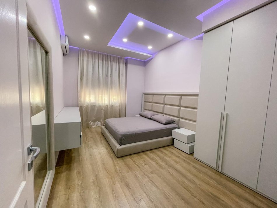 Tirane, jepet me qera apartament 2+1 Kati 2, 120 m² 1.200 € (PAZARI I RI)