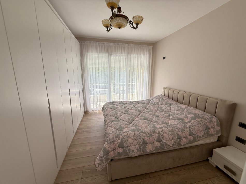 Tirane, jepet me qera apartament 2+1 Kati 3, 130 m² 800 € (kopshti zoologjik)