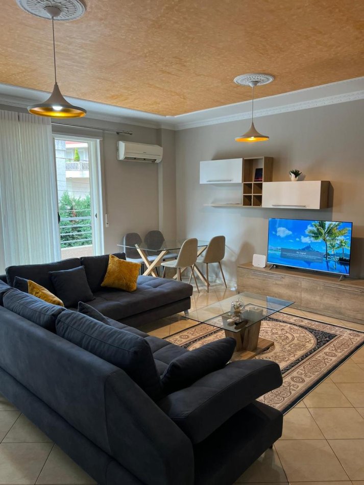 Tirane, jepet me qera apartament 1+1 Kati 2, 80 m² 550 € (liqeni i thate)
