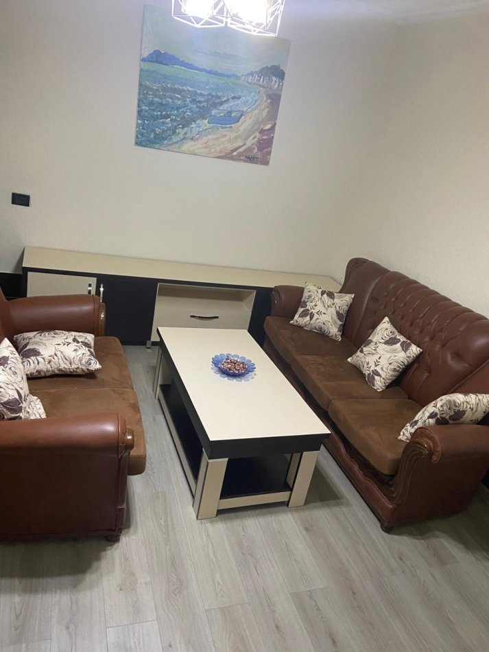 Tirane, jepet me qera shtepi 2+1+Ballkon Kati 1, 90 m² 450 € ((Rruga Besa ,prane hotel Meridian ))