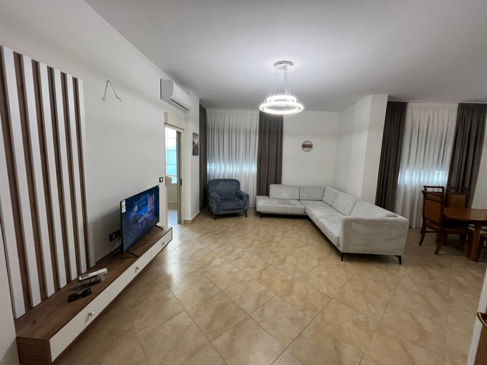 Tirane, jepet me qera apartament 2+1 Kati 4, 120 m² 550 € (5 Maji)