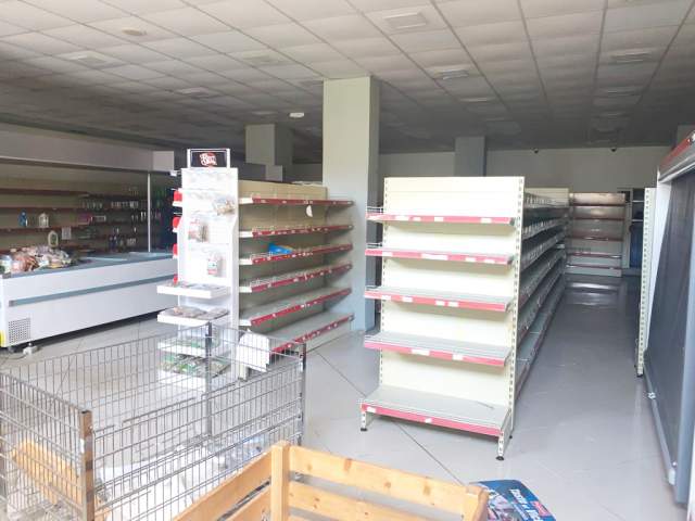 Elbasan, jepet me qera ambjent biznesi 160 m² 70.000 Leke