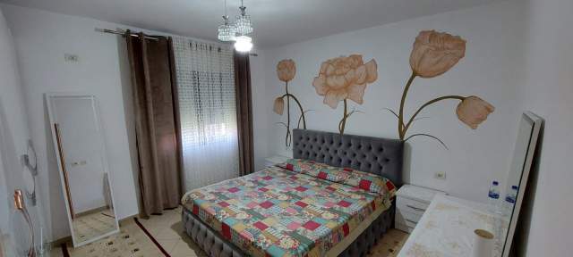 Tirane, jepet me qera apartament 3+1 Kati 2, 100 m² 450 Euro