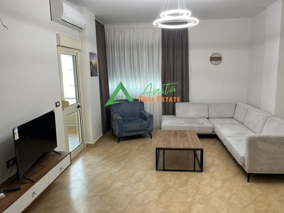 Tirane, jepet me qera apartament 2+1+Ballkon Kati 4, 118 m² (Rruga 5 Maji)