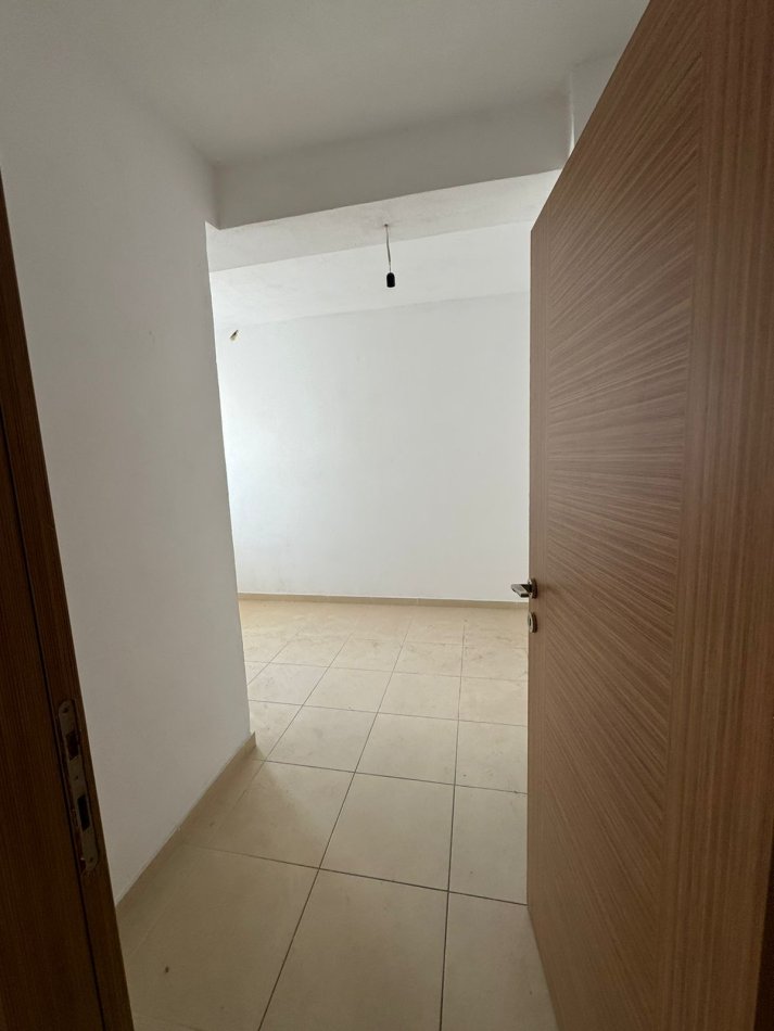 Tirane, jepet me qera apartament 2+1 Kati 6, 85 m² 300 € (Yzberisht)