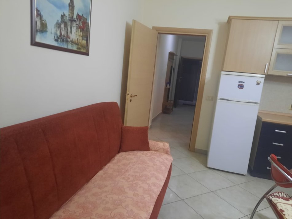 Durres Plazh, jepet me qera apartament 1+1+Ballkon, Kati 5, 65 m2 270 € (Pacarsia Plazh-Durres)