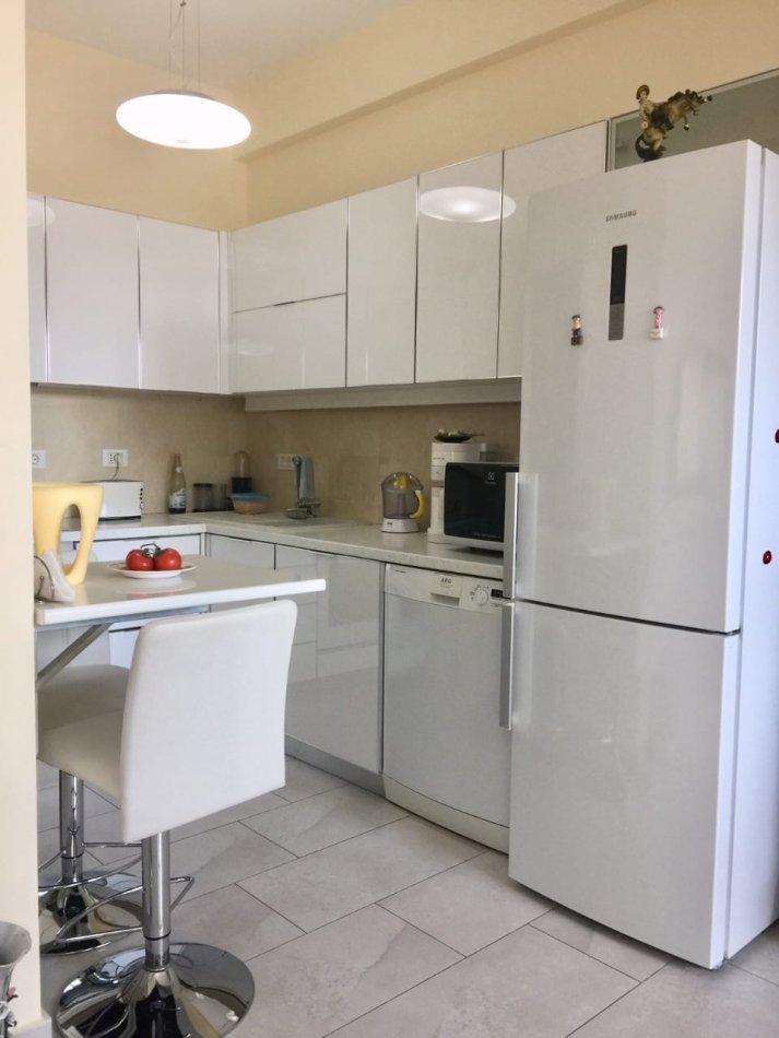 Tirane, jepet me qera apartament 1+1+Ballkon Kati 7, 68 m² 650 € (Rr. E Bogdaneve)
