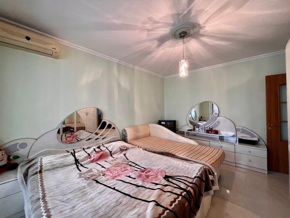 Tirane, jepet me qera apartament 2+1 Kati 4, 120 m² 550 € (Xhamlliku)