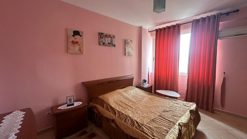 Tirane, shitet apartament 3+1 Kati 2, 136 m² 200.000 € (Porcelan)