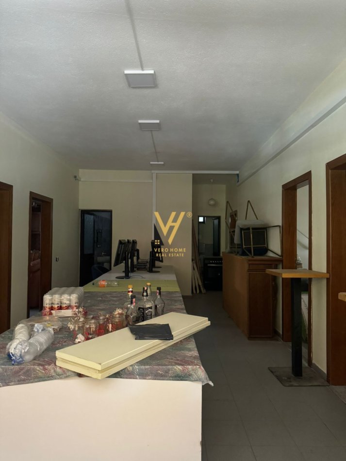 Tirane, jepet me qera ambjent biznesi Kati 0, 250 m² 800 € (DON BOSKO)