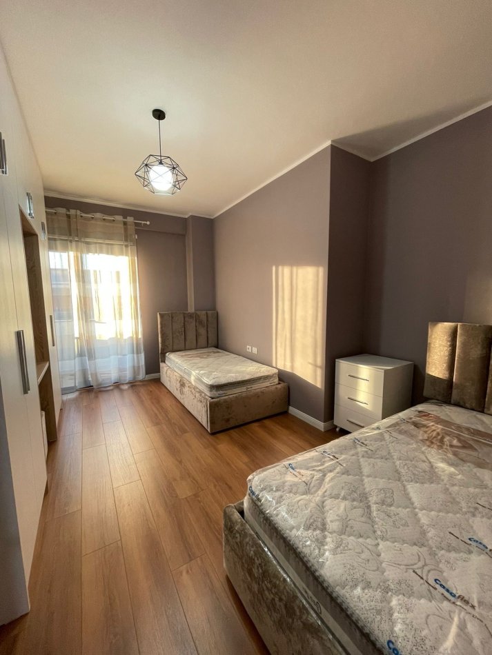 Tirane, jepet me qera apartament 2+1+Ballkon Kati 7, 107 m² 600 € (Oasis Residence)