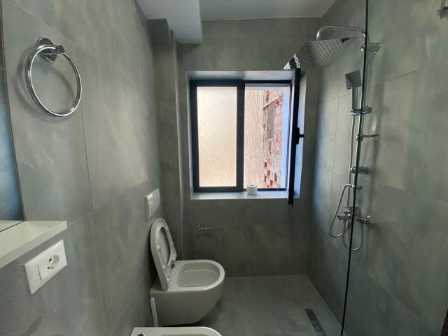 Tirane, jepet me qera apartament 1+1 Kati 2, 60 m² 400 Euro (Ish-Parku Autobuzave)