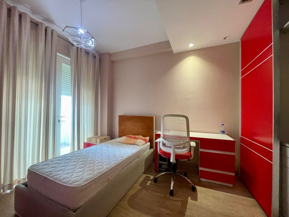 Tirane, jepet me qera 3+1 , 138 m² 900 € (RRUGA KARL GEGA)