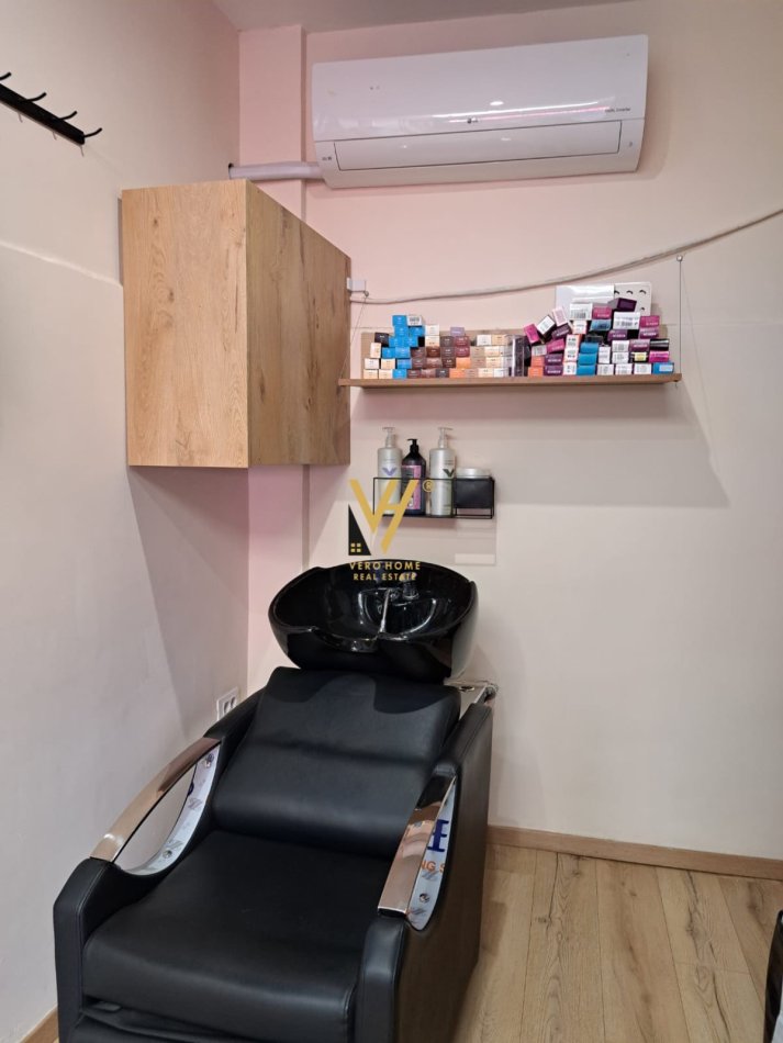 Tirane, jepet me qera dyqan Kati 0, 50 m² 900 € (RRUGA XHANFIZE KEKO)
