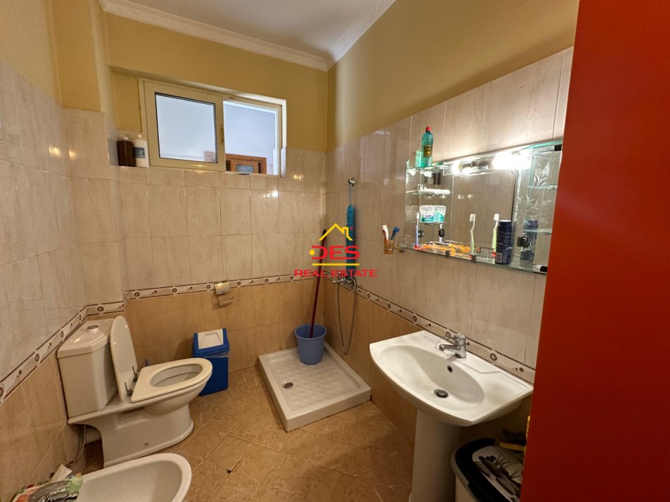 Vlore, jepet me qera apartament 2+1 Kati 4, 120 m² 500 € (Lagjia Pavaresia)