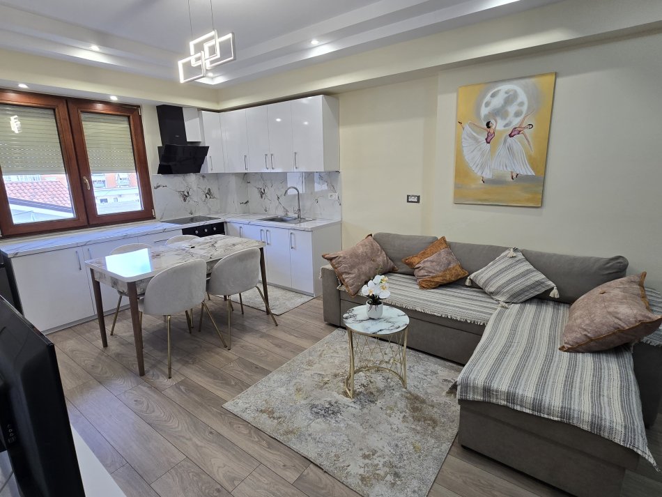 Tirane, jepet me qera apartament 2+1+Ballkon Kati 3, 90 m² 800 € (MYSLYM SHYRI)