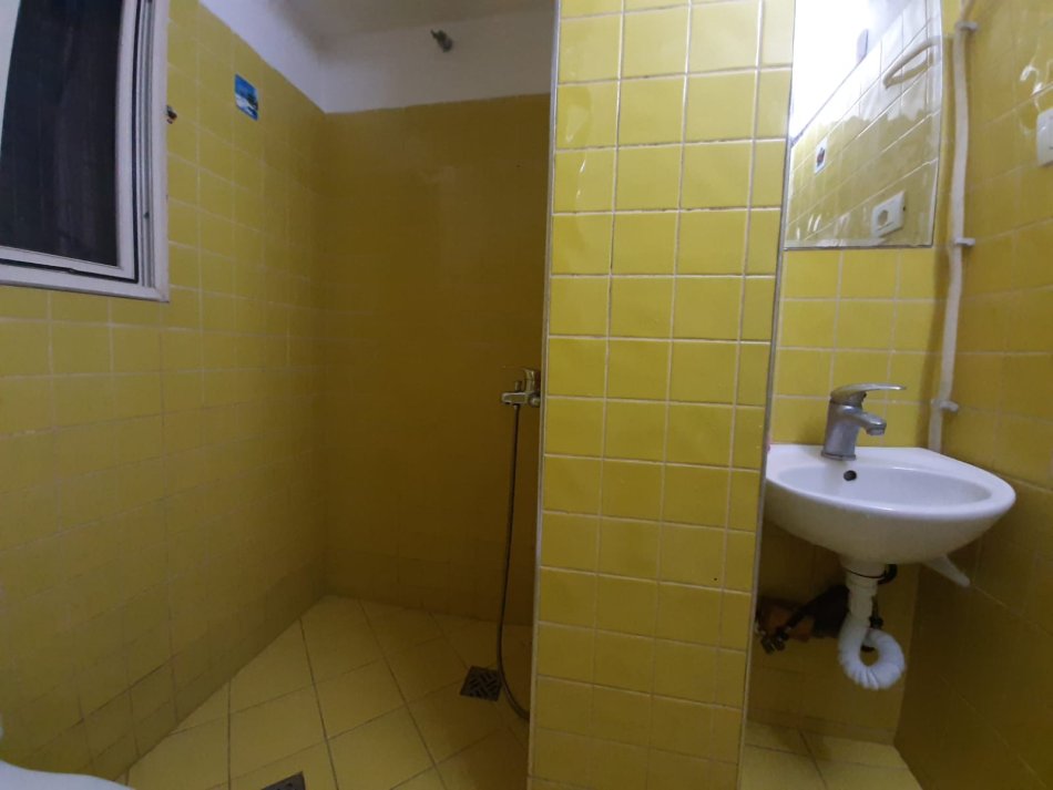 Tirane, jepet me qera apartament 1+1 Kati 1, 45 m² 370 € (5 Maj)