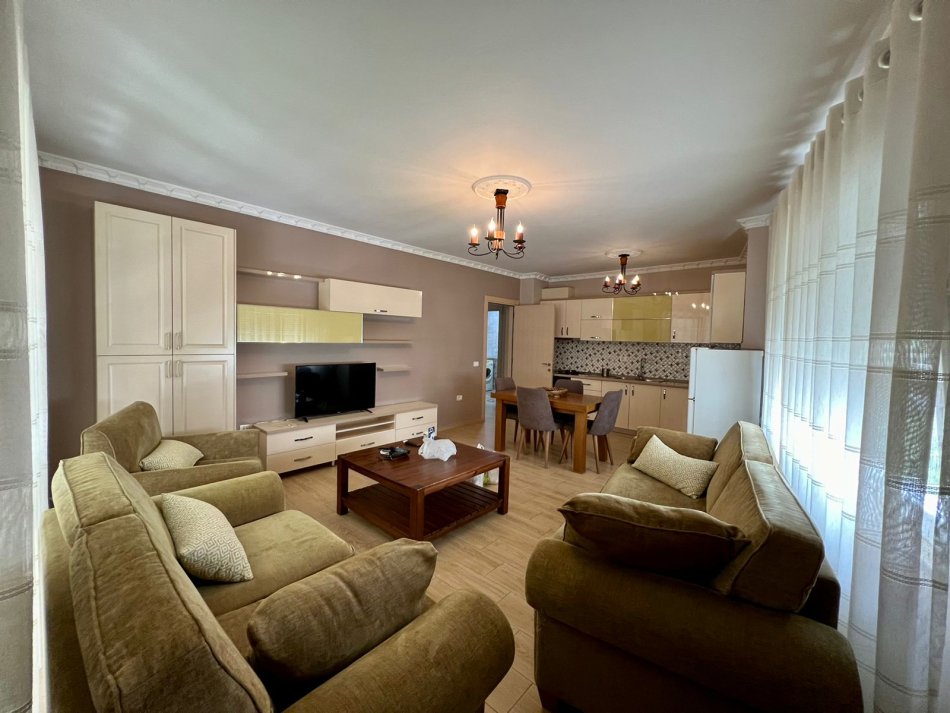 Qira, Apartament 2+1,Komuna e Parisit, Tiranë.