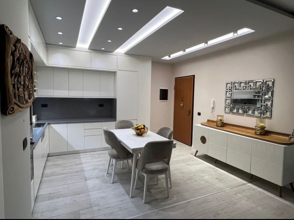Tirane, jepet me qera apartament 2+1 Kati 2, 95 m² 800 € (rruga hamdi sina)