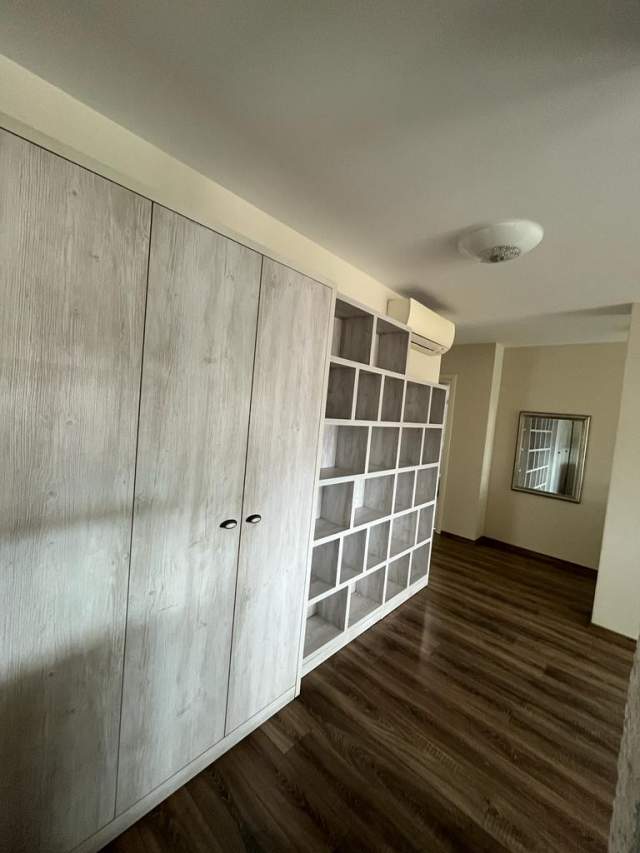 Tirane, jepet me qera apartament 2+1 Kati 1, 135 m² 1.300 Euro tek Long Hill Residence .