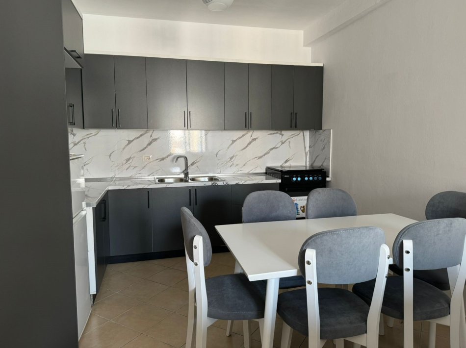 Tirane, jepet me qera apartament 1+1 Kati 6, 64 m² 400 € (Unaza e Re)