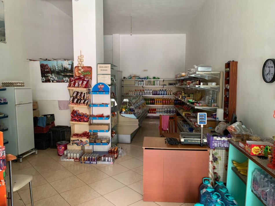 Tirane, shitet dyqan Kati 0, 62 m² 65.000 € (Fresk)