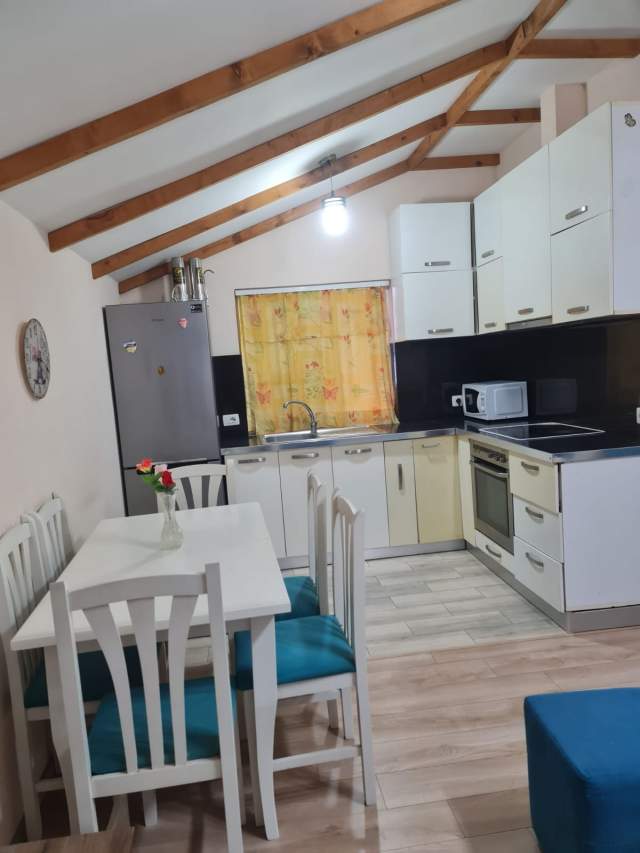 Tirane, jepet me qera Vile 2+1+BLK Kati 3, 100 m² 45.000 Leke (rruga Nikolla Nishku)