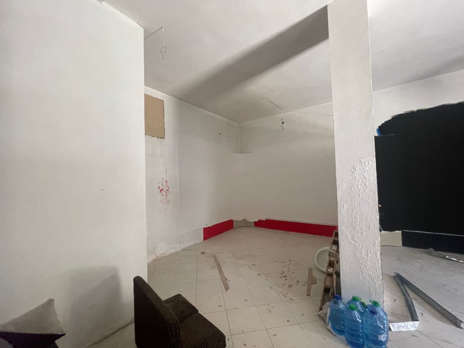 Tirane, shitet ambjent biznesi Kati 0, 80 m² 110.000 € (Shkoze Ambient Biznesi Ne Shitje Me Hipoteke Okazion)