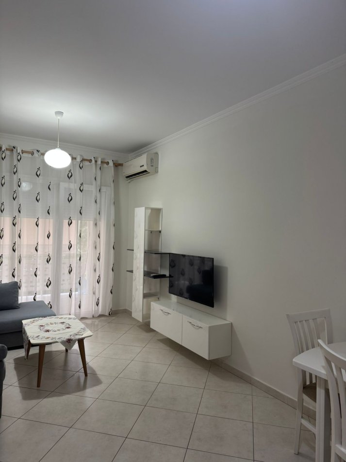 Tirane, jepet me qera apartament 2+1 Kati 2, 110 m² 600 € (kopshti botanik)