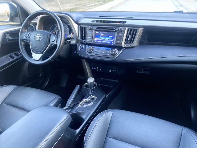 Tirane, shes makine Toyota Rav4 Viti 2014,
