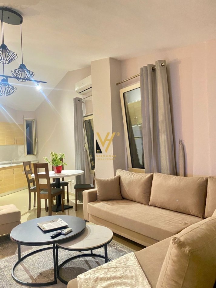 Tirane, jepet me qera apartament 2+1+Ballkon Kati 5, 210 m² 700 € (RRUGA PETI)