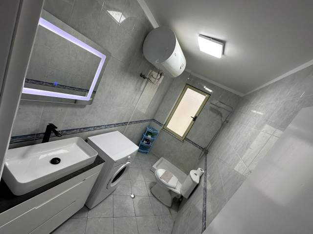 Tirane, jepet me qera apartament 1+1+BLK Kati 5, 60 m² 550 Euro (Komuna Parisit)