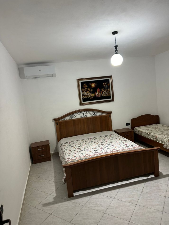 Tirane, jepet me qera apartament 1+1 Kati 1, 65 m² 450 € (Komuna e parisit)