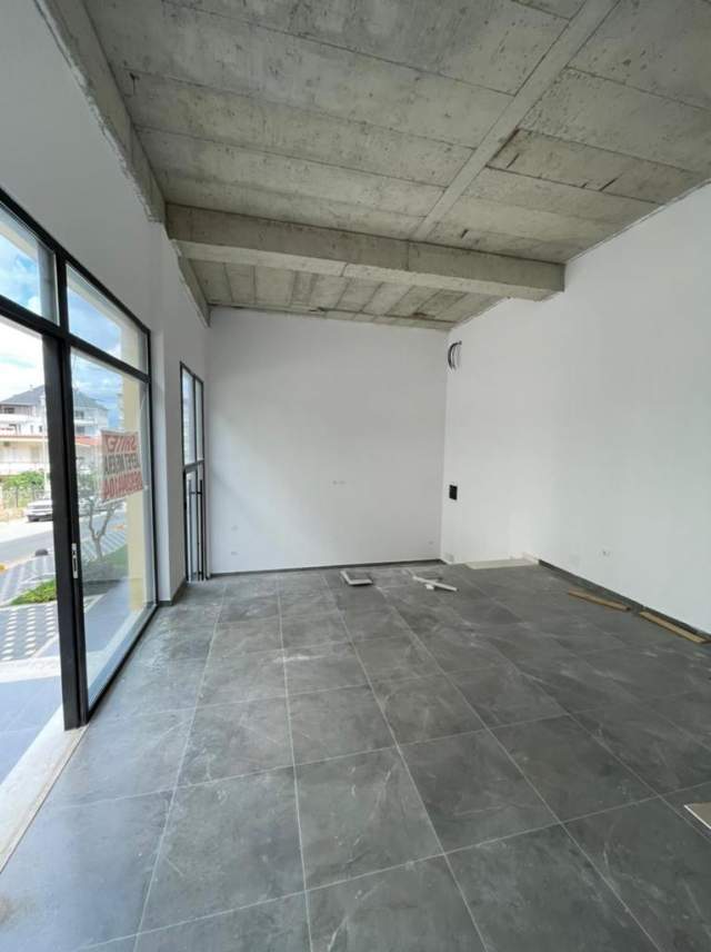 Tirane, shitet dyqan Kati 0, 48 m² 82.000 Euro (Selite)
